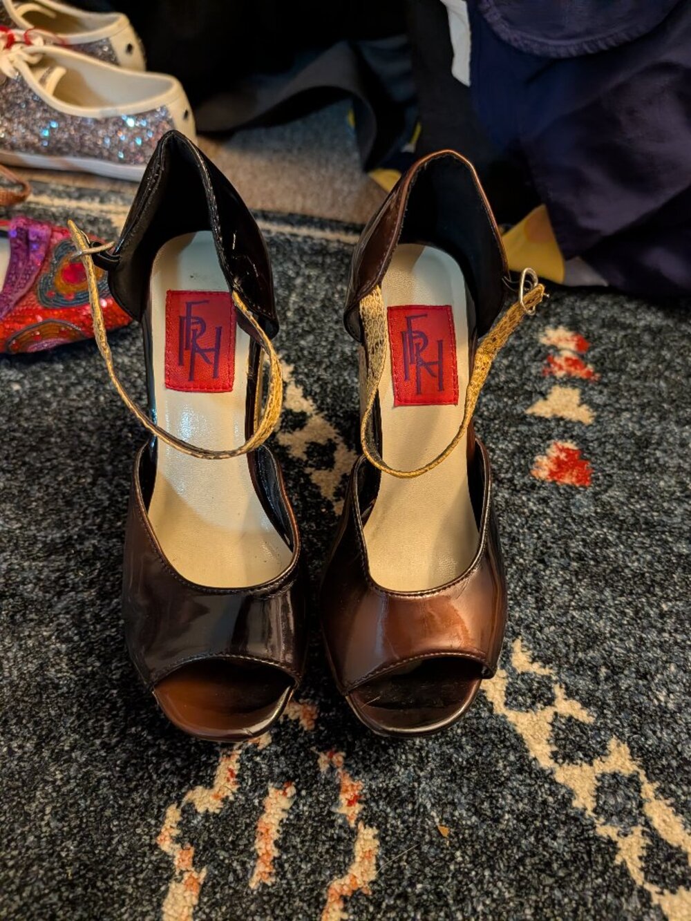 FRH Fahrenheit Brown Patent Peep Toe Wedge Heels Size 6 Snakeskin Print